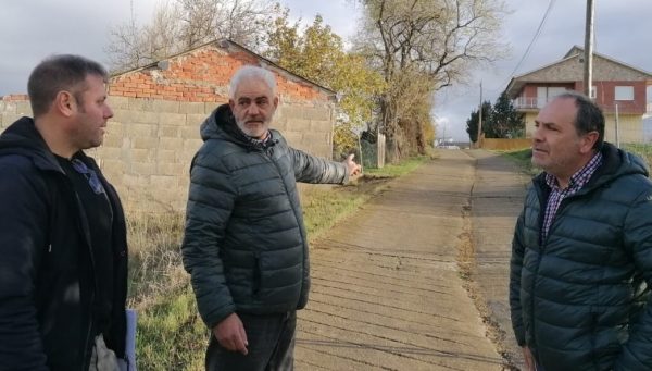 Iván Alonso, junto al presidente de la junta vecinal de San Lorenzo, Modesto Pérez