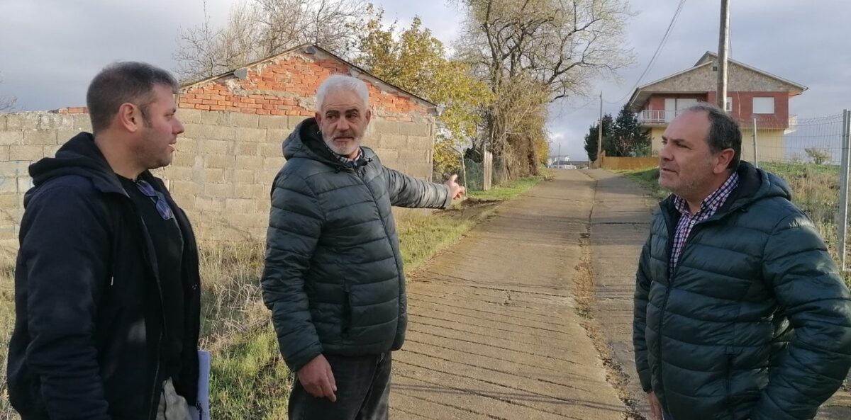 Iván Alonso, junto al presidente de la junta vecinal de San Lorenzo, Modesto Pérez