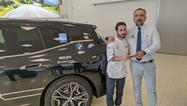 Samuel Naveira y Rubén Arteaga, en la renovación de la colaboración entre el restaurante Muna y Bernesga Motor