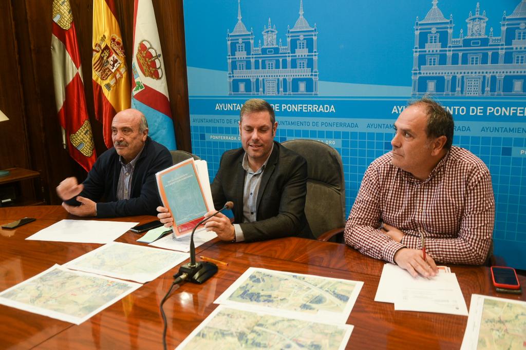 Jesús López, Iván Alonso y Roberto Prieto presentaron el plan de saneamiento para Campo y Columbrianos