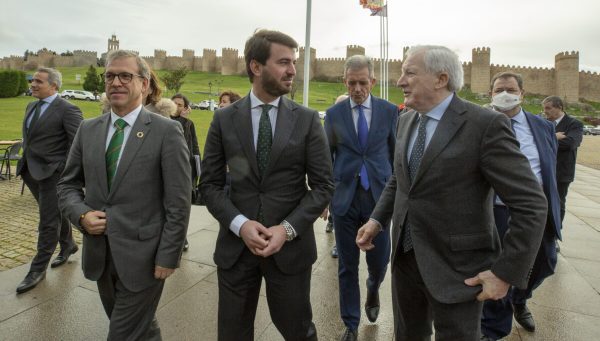 El vicepresidente de la Junta de Castilla y León, Juan García-Gallardo, asiste al acto de constitución del pleno del Consejo de Cámaras de Comercio