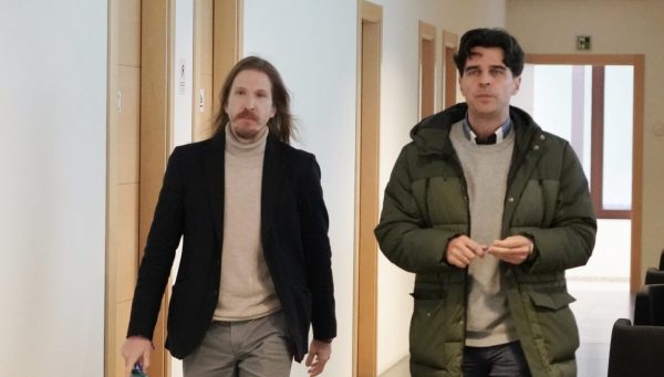 El secretario general de Podemos en Castilla y León, Pablo Fernández, y el coordinador de IU en Castilla y León, Juan Gascón