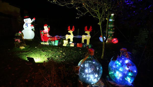 Iluminacion navideña en la localidad de San Andrés de Montejos. / ICAL