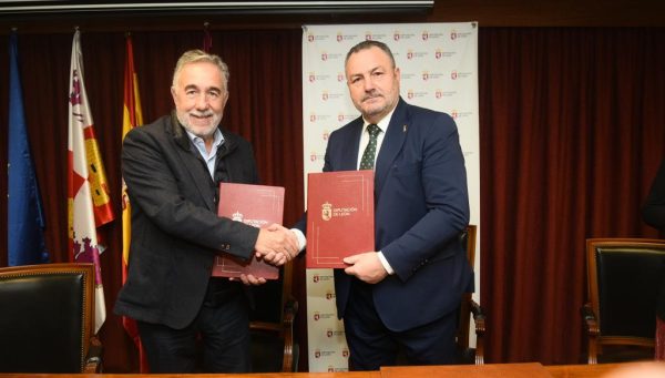 Firma del convenio de colaboración entre la Diputación de León y la Ponferradina por el Centenario del club