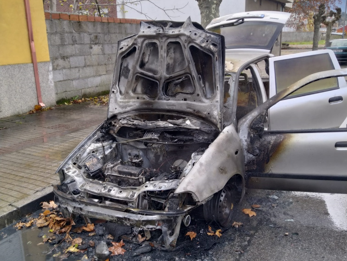 Incendio en un vehículo en Ponferrada