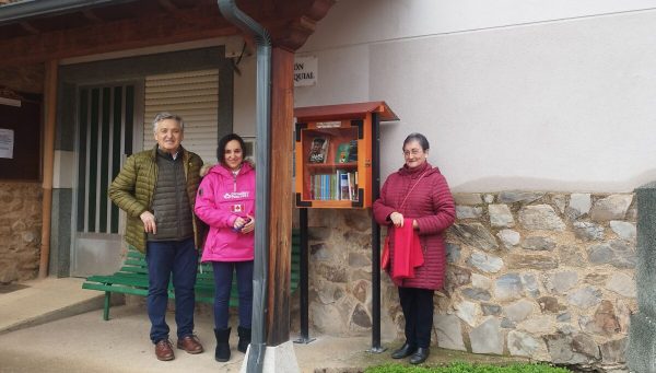 Inauguracion de la 'Biblioteca de libros libres' de Santa Marina de Torre