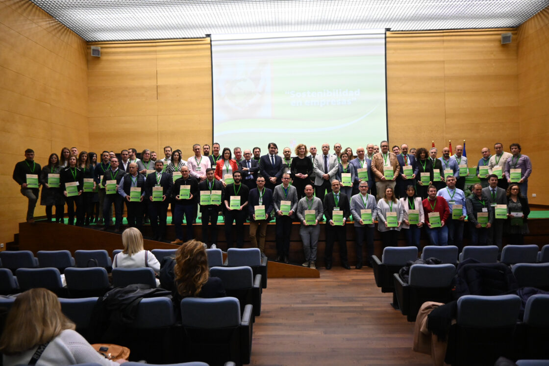 Entrega de placas de reconocimiento a 116 empresas de Castilla y León por su esfuerzo en la gestión ambiental