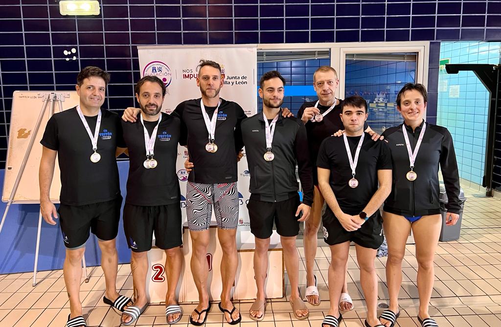 Nadadores del Club Natación Tritón Bierzo