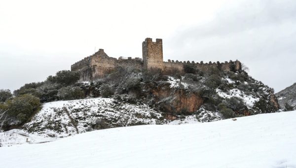 Nieve en el Castillo de Cornatel