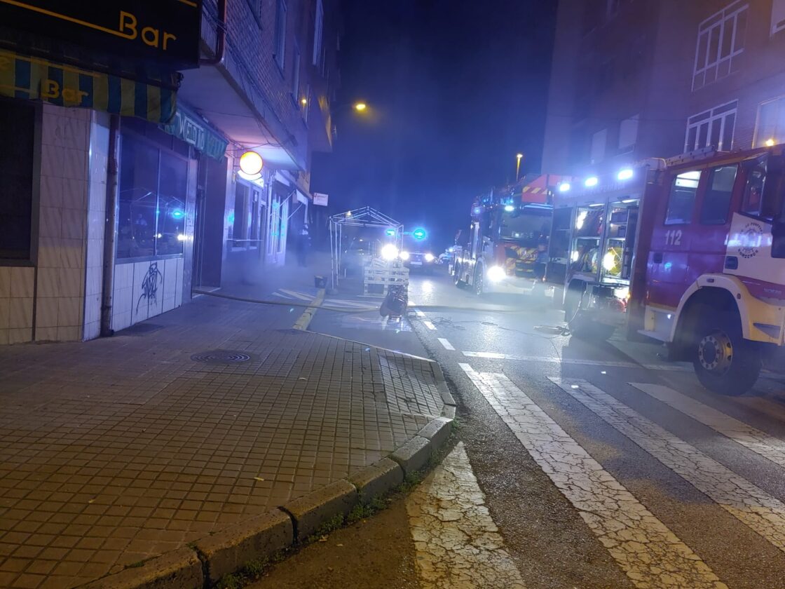 Incendio en las carboneras del edificio. / Bomberos de Ponferrada