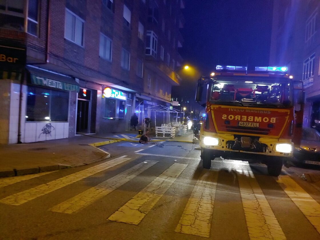 Incendio en las carboneras del edificio. / Bomberos de Ponferrada