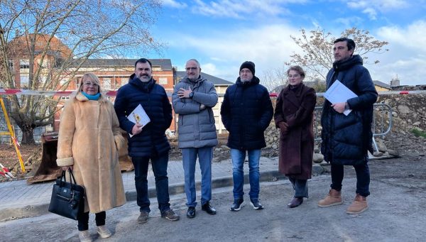 Visita del alcalde, Olegario Ramón, y los concejales Carmen Doel y Pedro F. Robles a las obras del parque de El Plantío. / EBD