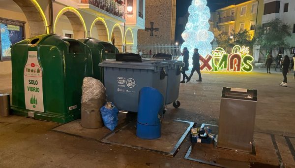 Contenedores en la Plaza de la Encina. / PP Ponferrada