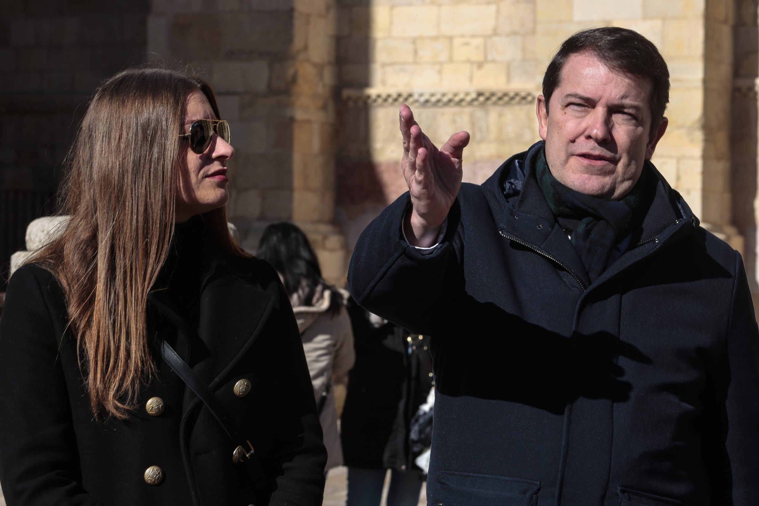 El presidente del Partido Popular de Castilla y León, Alfonso Fernández Mañueco visita la capital leonesa. Junto a él, la presidenta provincial del partido, Ester Muñoz