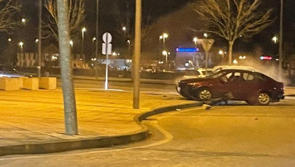 Coche accidentado en La Rosaleda