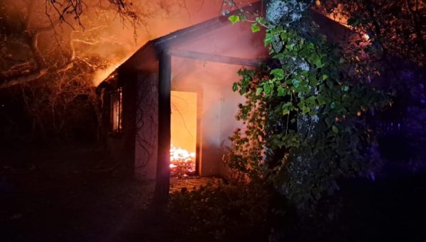 Incendio en "La Corrada", en la localidad de Cabañas de la Dornilla (Cubillos del Sil). / Ayuntamiento de Ponferrada