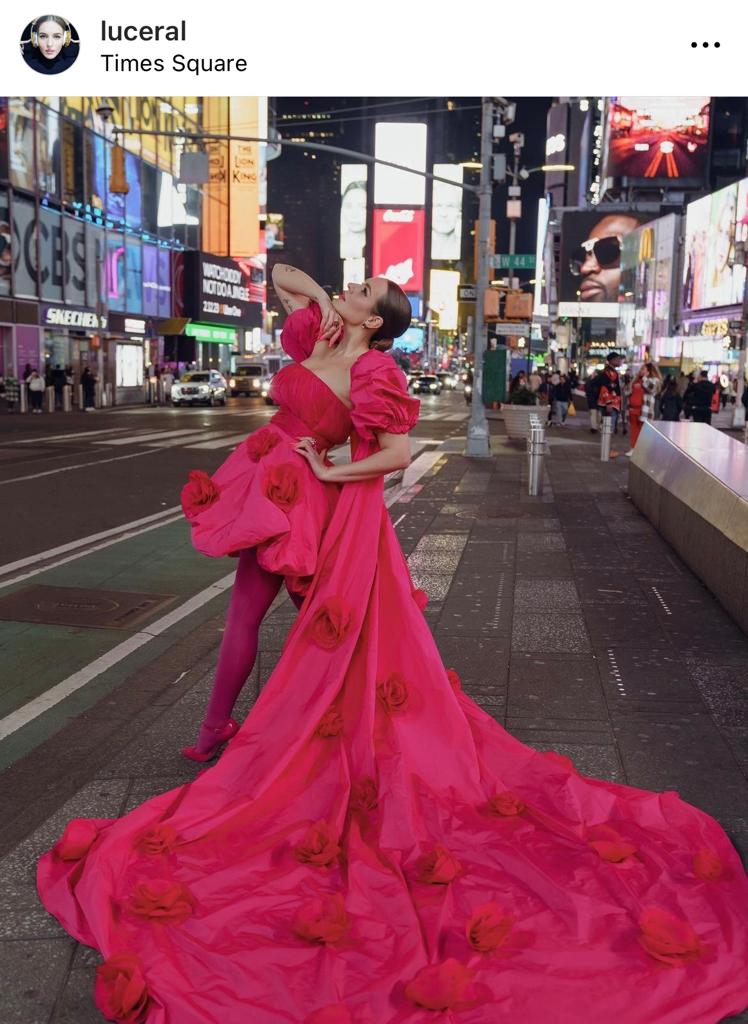 The Ponferradi DJ and influencer Lucía Fernández wearing a dress by Silvia Fernández Atelier in Times Square.  / @luceral