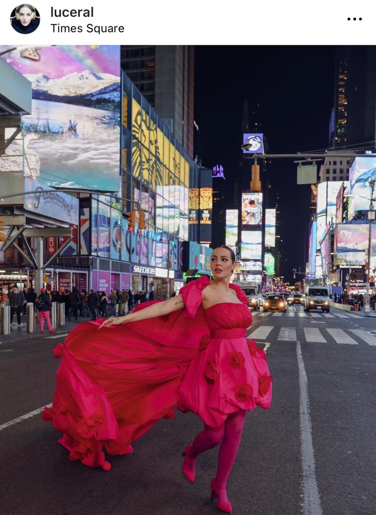 The Ponferradi DJ and influencer Lucía Fernández wearing a dress by Silvia Fernández Atelier in Times Square.  / @luceral