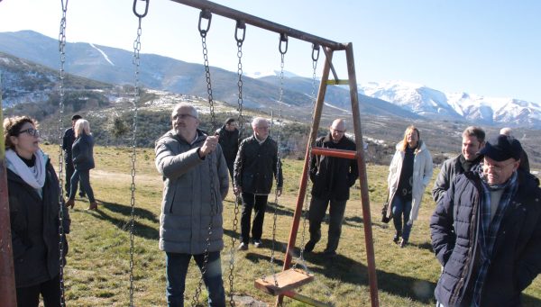 Visita de Olegario Ramón a Espinoso de Compludo. / Ayuntamiento de Ponferrada