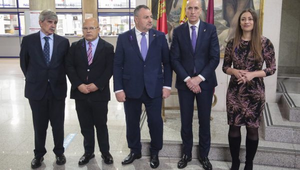 El alcalde de León, José Antonio Diez; el presidente de la Diputación, Eduardo Morán; la delegada territorial de la Junta, Ester Muñoz; el subdelegado del Gobierno, Faustino Sánchez y el rector de la ULE, Juan Francisco García Marín, asisten, entre otras autoridades, al acto institucional del Día de la Mujer en León