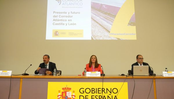 El secretario general de Infraestructuras, Xavier Flores, presenta en Castilla y León la situación y objetivos del Corredor Atlántico