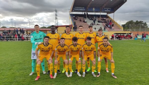 Once de la Ponferradina B ante el Atlético Tordesillas.