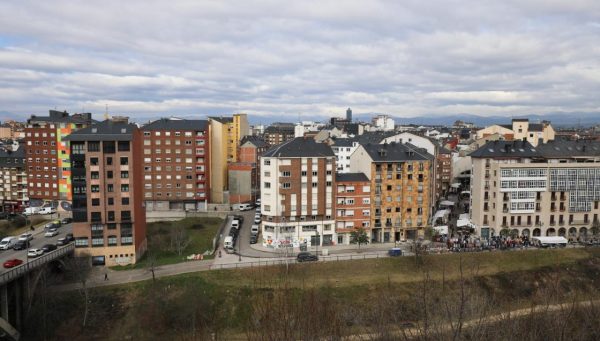 Vista de Ponferrada desde el Castillo. / QUINITO