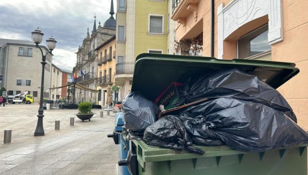 Contenedor en Ponferrada durante la huelga de basura