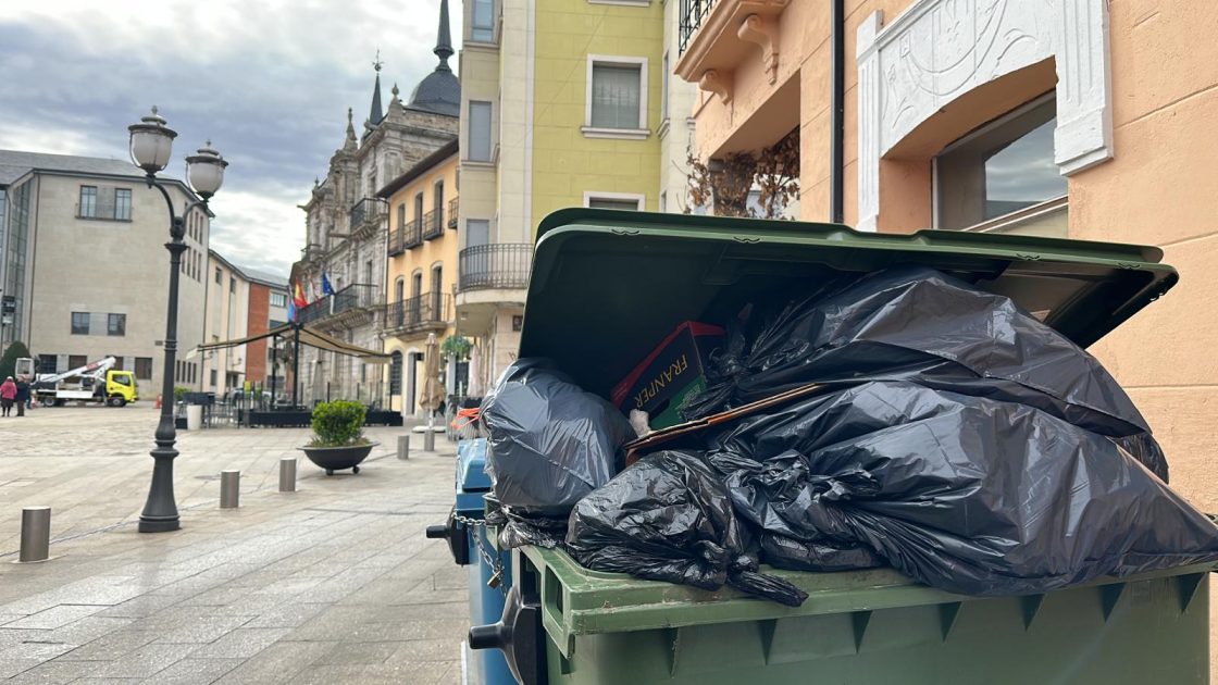 Contenedor en Ponferrada durante la huelga de basura