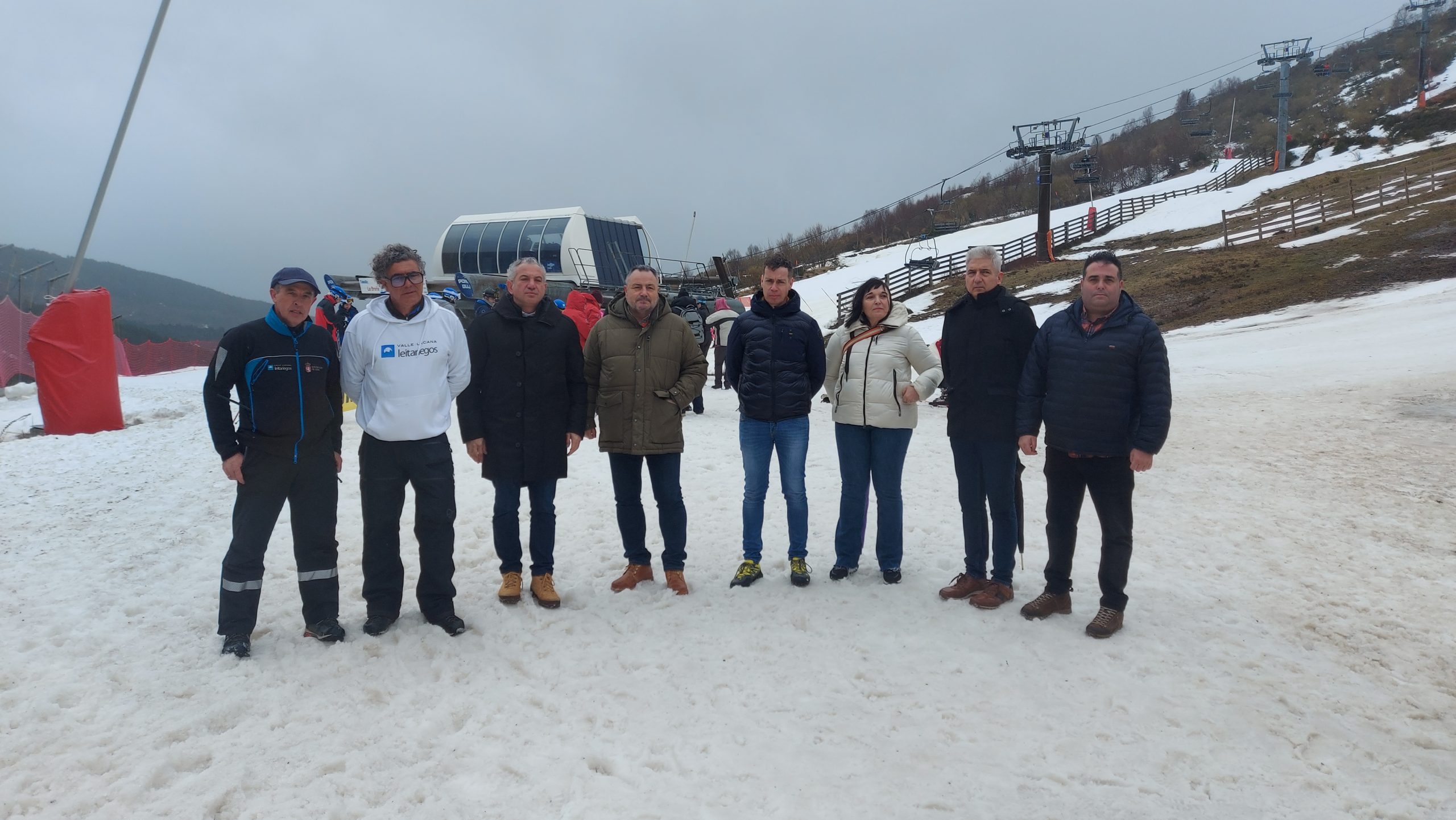 Reunión de la Diputación de León con el alcalde de Villablino, Mario Rivas, y con representantes de la plataforma ciudadana Leitariegos Existe. / Diputación de León