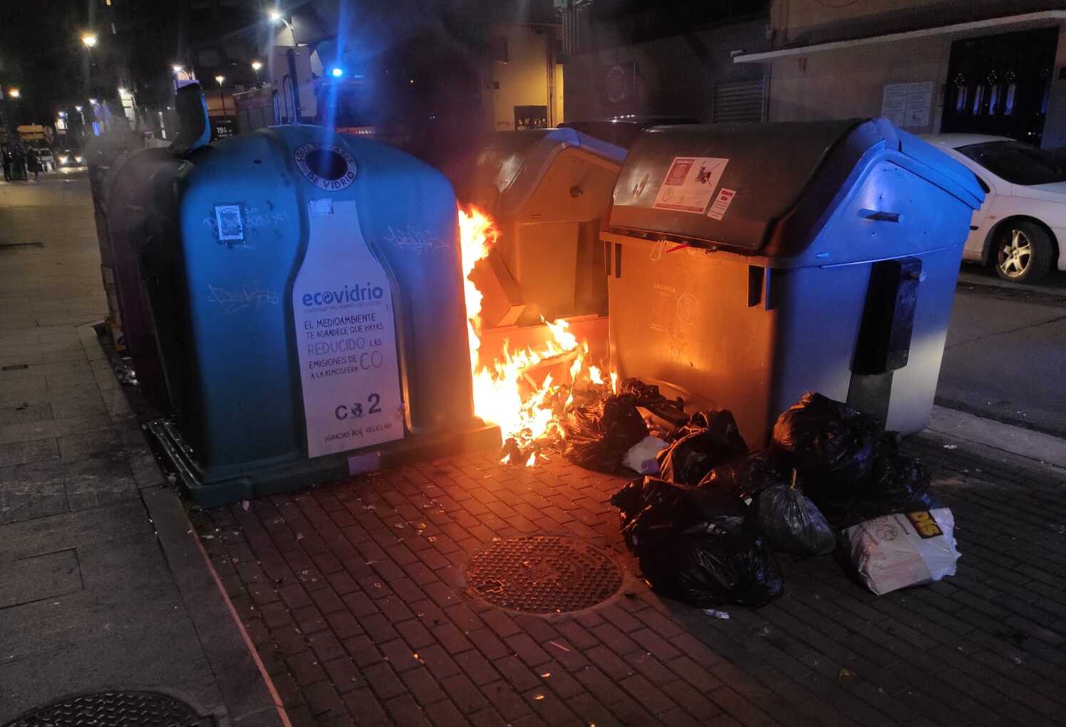 Quema de contenedores por la huelga de basura. / Ayuntamiento de Ponferrada