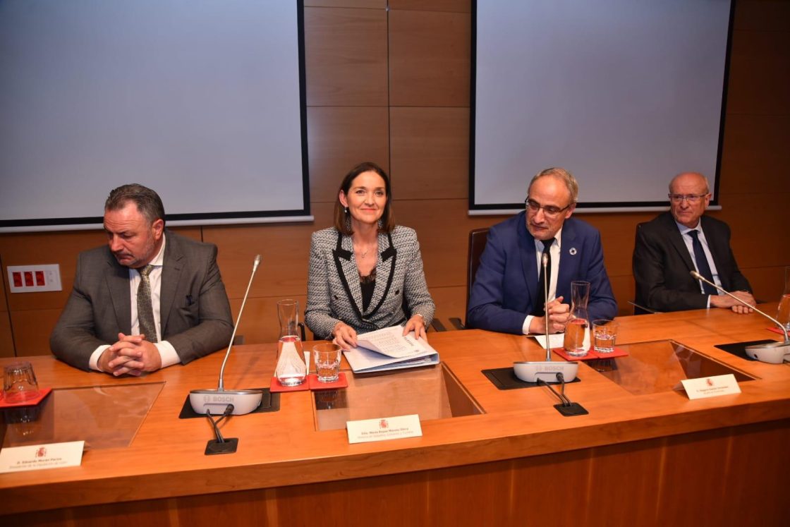 Visita de la ministra de Industria, Comercio y Turismo, Reyes Maroto. / QUINITO