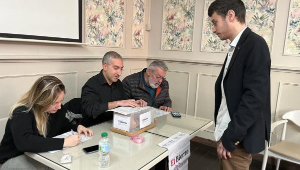 Javier Arias en la votación. / EBD