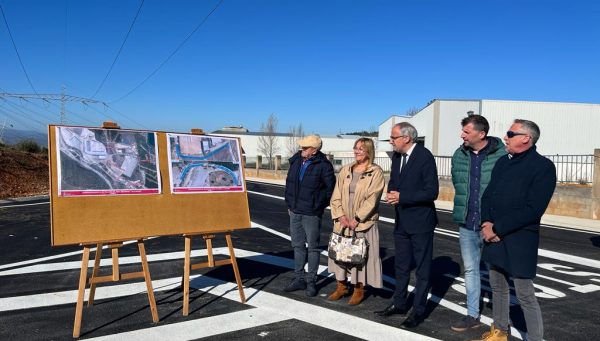 Presentación del vial renovado en el Polígono de La Llanada. / EBD