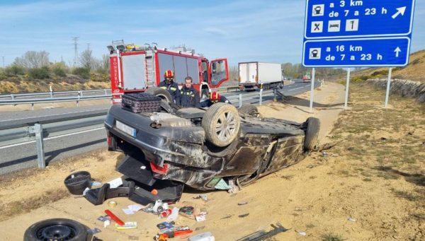 Accidente de tráfico en la A-60, en el término municipal de Valdefresno (León), en el que falleció una mujer