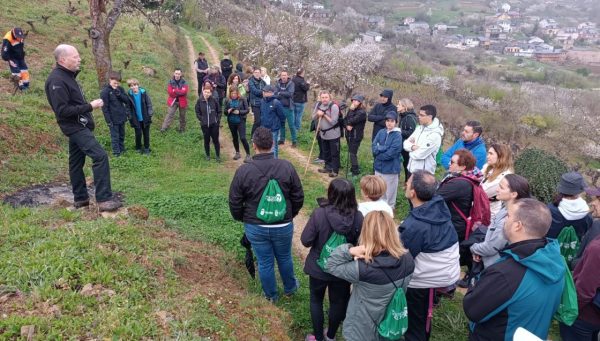 Ruta por la calidad del Bierzo en los cerezos de Corullón. / CCB