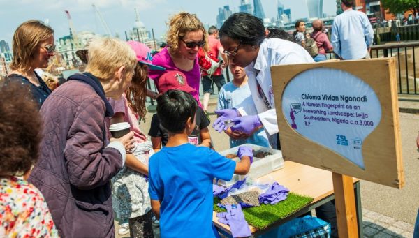 El evento de divulgación científica de origen británico Soapbox Science llega a Ponferrada de la mano de la Fundación Ciudad de la Energía (Ciuden), en su primera edición en suelo español