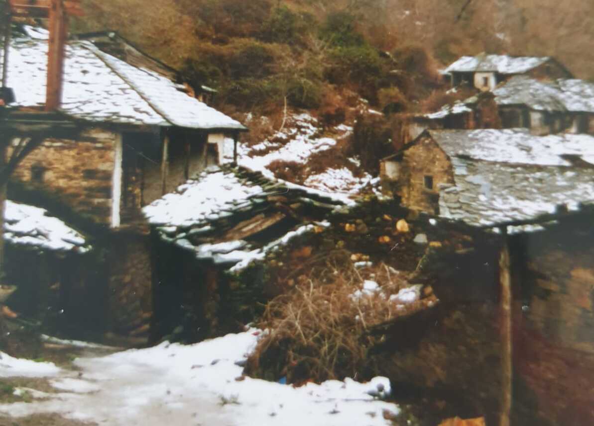 Fotografía antigua de San Adrián de Valdueza. / Santos Mateos