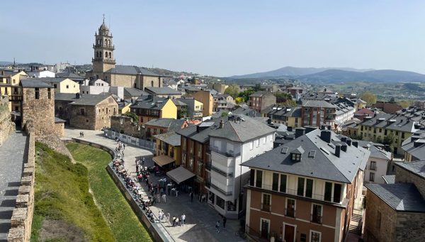 Vista de Ponferrada desde el Castillo de los Templarios. / Claudia Cabo