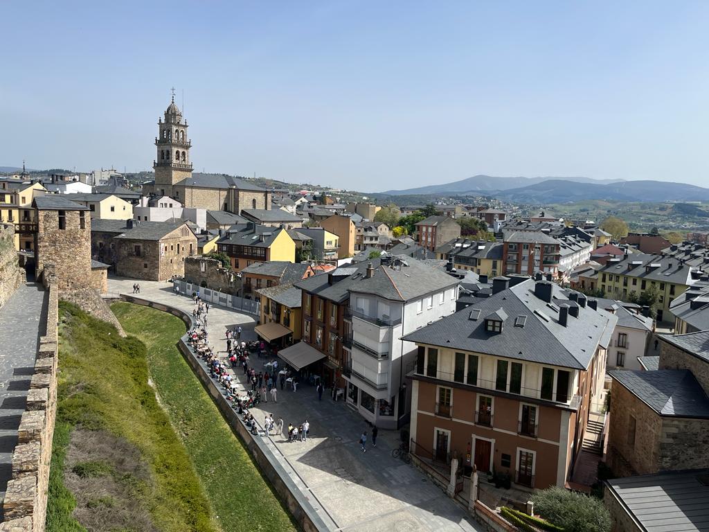 Vista de Ponferrada desde el Castillo de los Templarios. / Claudia Cabo