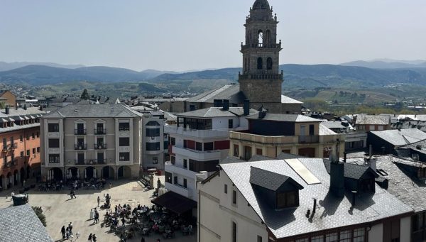 Vista de Ponferrada desde el Castillo de los Templarios. / Claudia Cabo