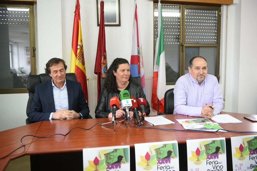 Presentación de la XXVI Feria del Vino de la Denominación de Origen Bierzo en Cacabelos. / QUINITO