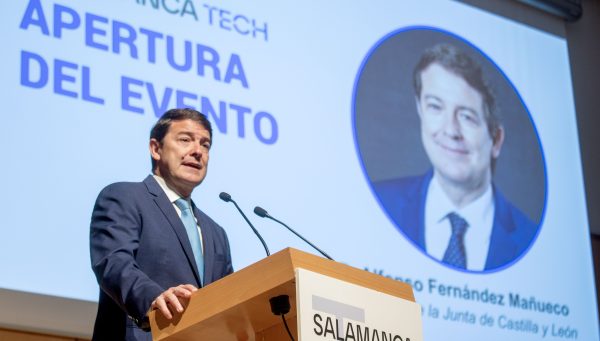 El presidente de la Junta de Castilla y León, Alfonso Fernández Mañueco, en la inauguración de la jornada Salamanca Tech Day