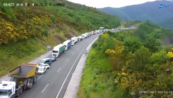 Retenciones en el tramo berciano de la A-6 en sentido Galicia