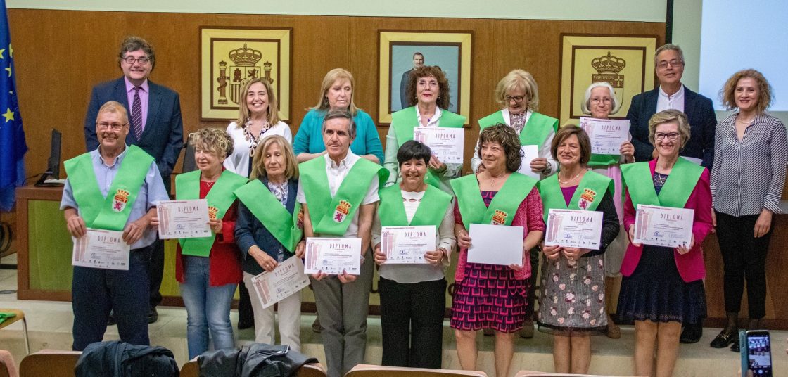 Fotografía de los 18 graduados. / ULE