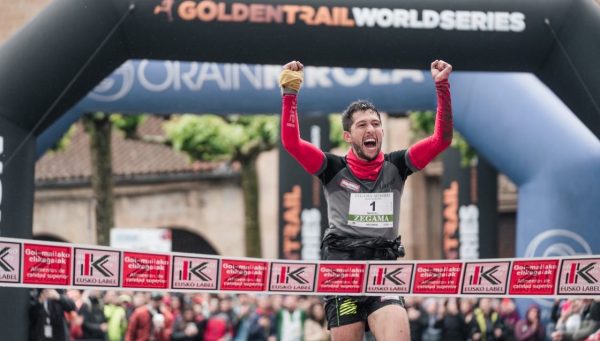 Manuel Merillas celebra su victoria en la Zegama-Aizkorri