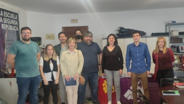 El candidato de Ponferrada Contigo, Javier Arias, se reunió con representantes de los trabajadores del Hospital El Bierzo