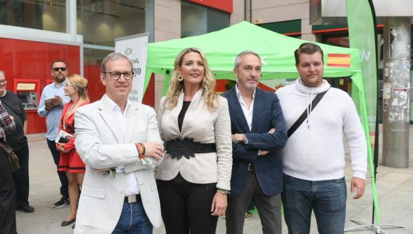 Acto de la candidatura de Vox en Ponferrada con el consejero de Industria, Comercio y Turismo, Mariano Veganzones. / QUINITO