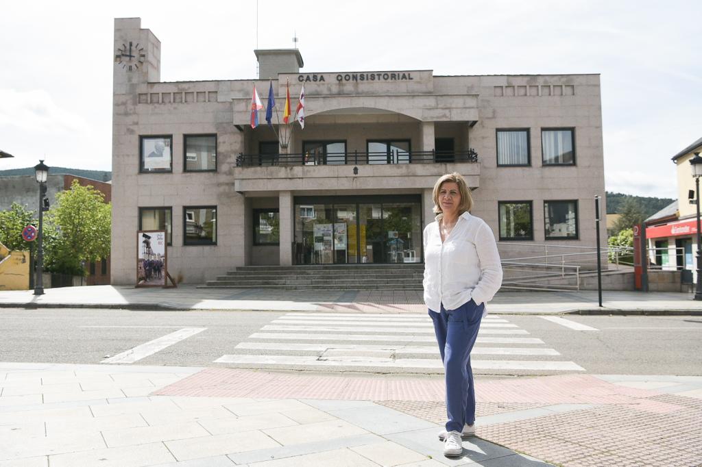 Entrevista a Mari Paz Martínez, candidata a la Alcaldía de Fabero por Independientes por Fabero. / QUINITO