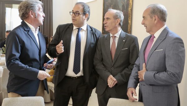 El Comisionado del Gobierno para el Corredor Atlántico, José Antonio Sebastián, con el Consejo Asesor y la Junta Directiva de la Federación Leonesa de Empresarios